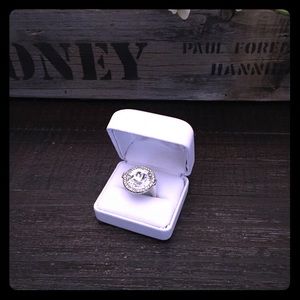 💍Lia Sophia Silver Statement Ring💍